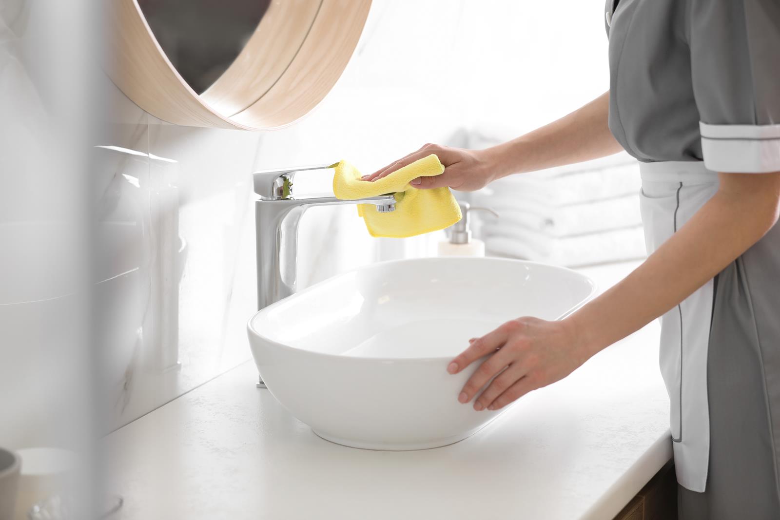 office cleaning services Chicago woman cleaning sink