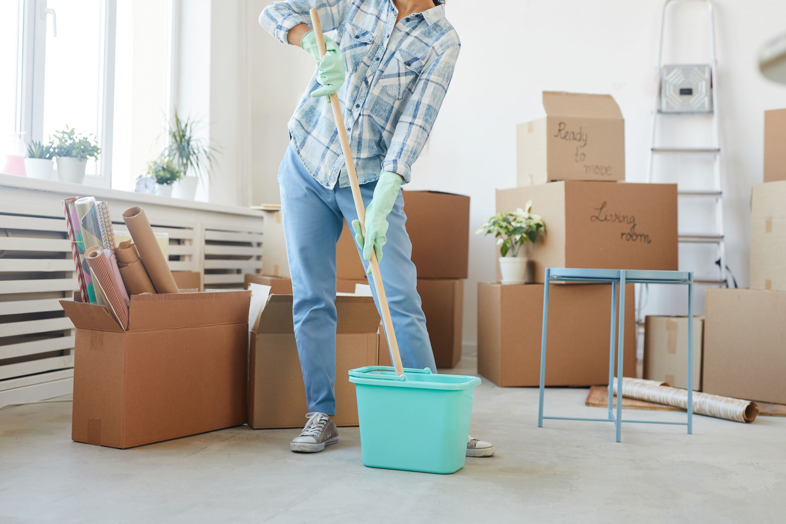 commercial cleaning services Chicago woman with mop